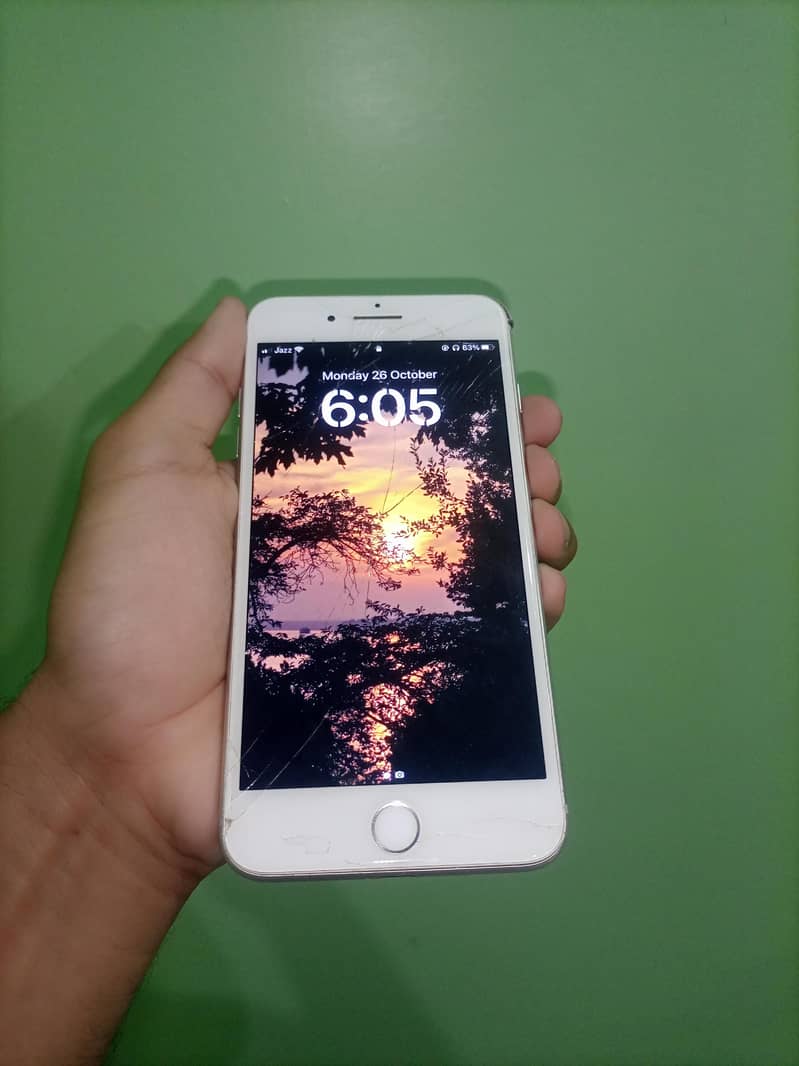 Apple iPhone 8 Plus 1