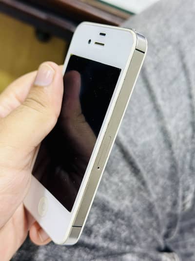 Apple iPhone 4s