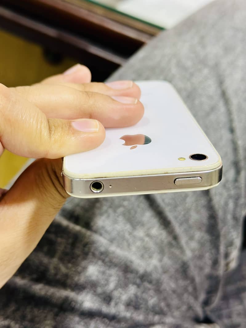 Apple iPhone 4s 3