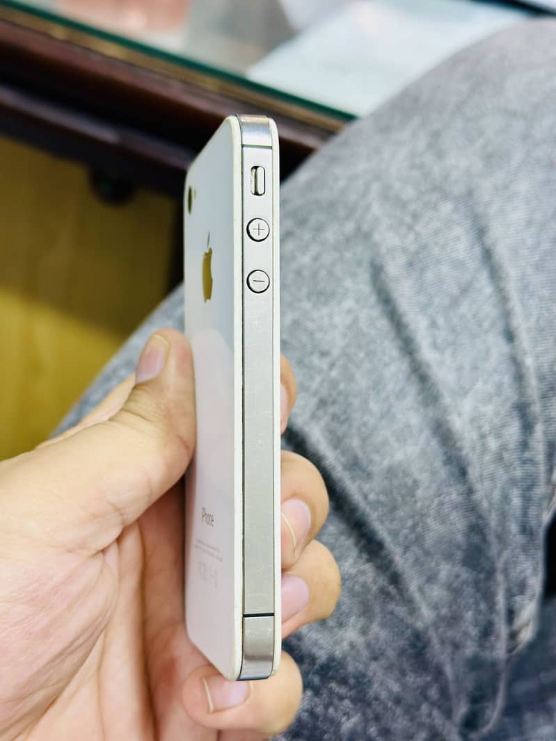 Apple iPhone 4s 5