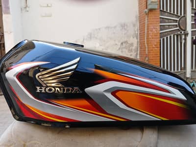 Honda 125 2022 orignal Tanki Tapay (fuel tank and side covers)