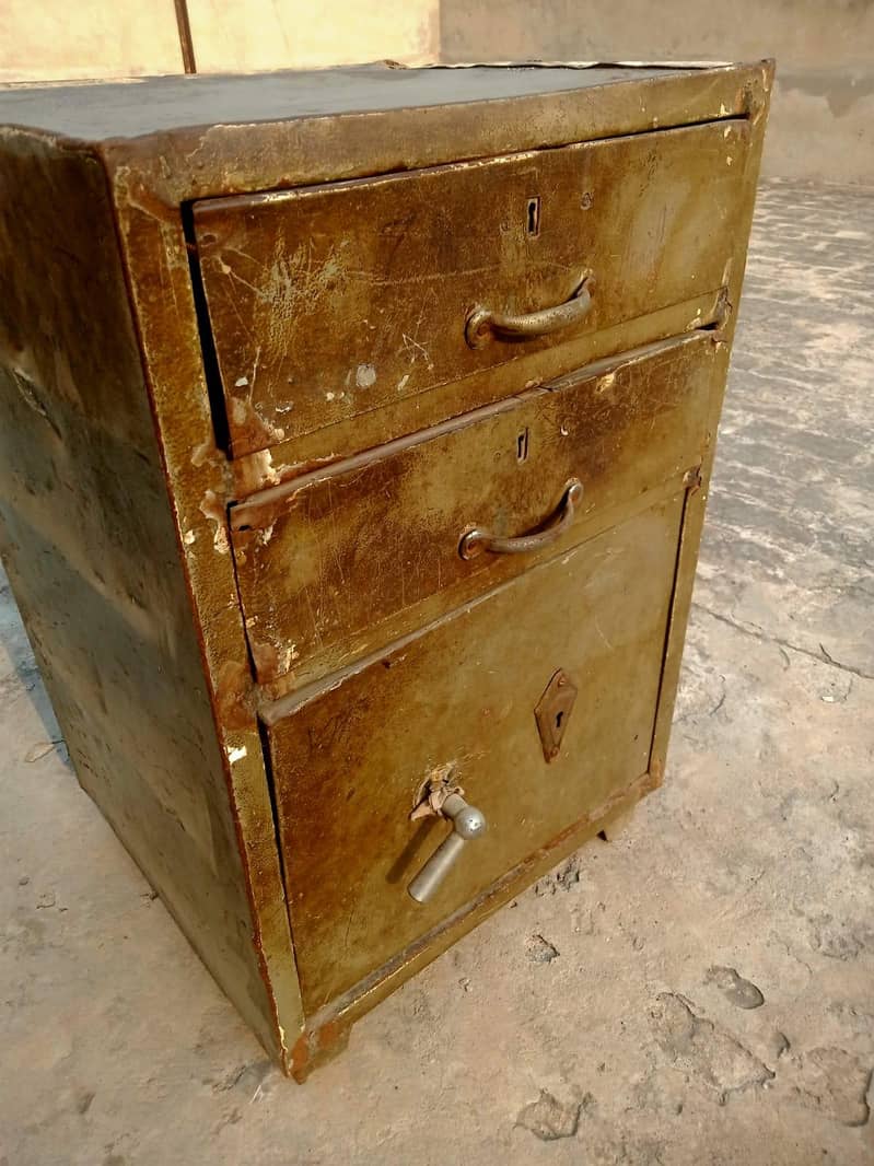 locker 1