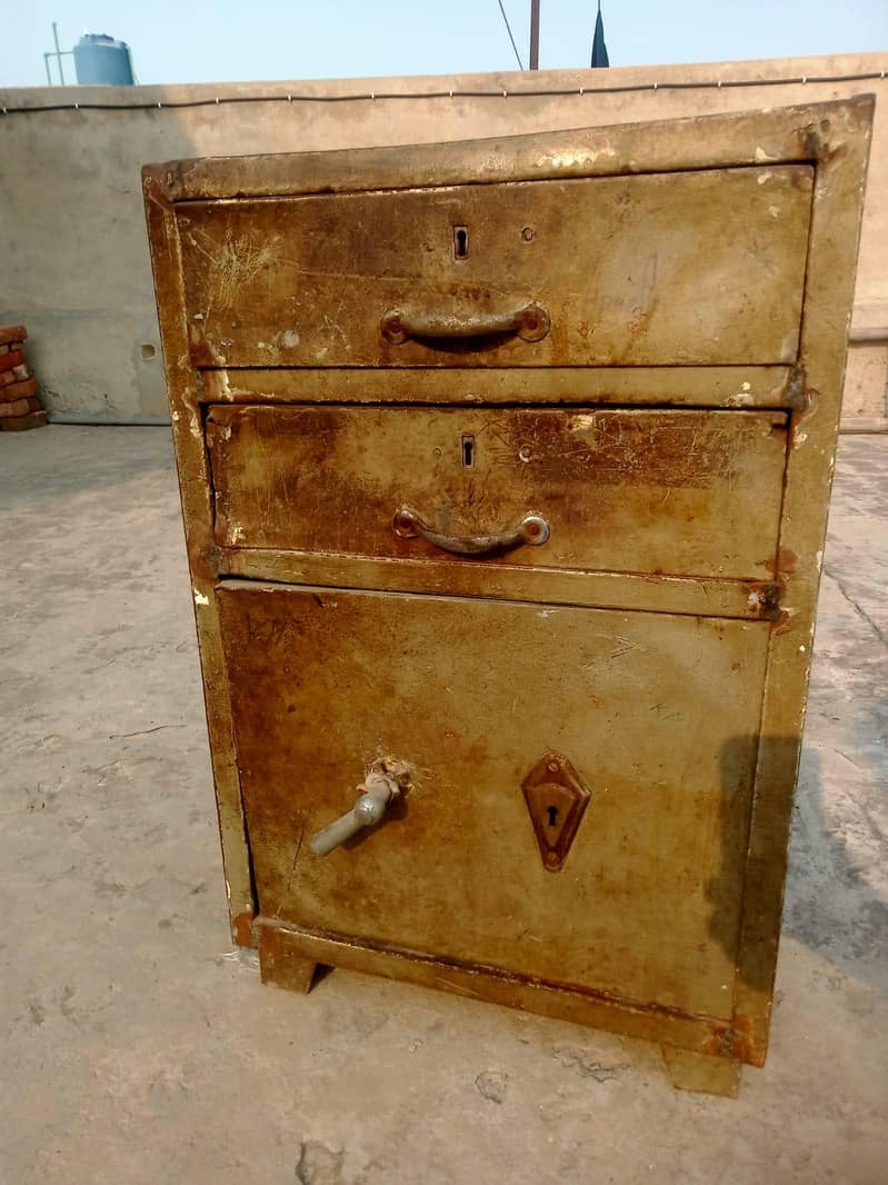 locker 4