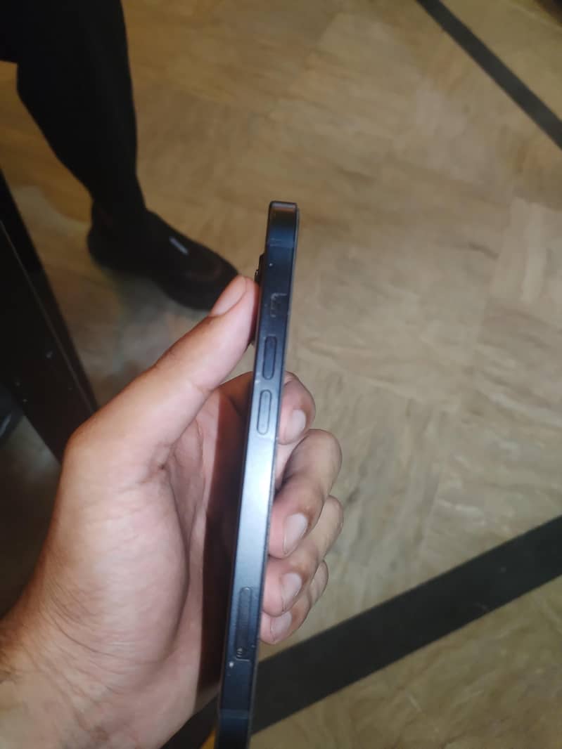Apple iPhone 13 1