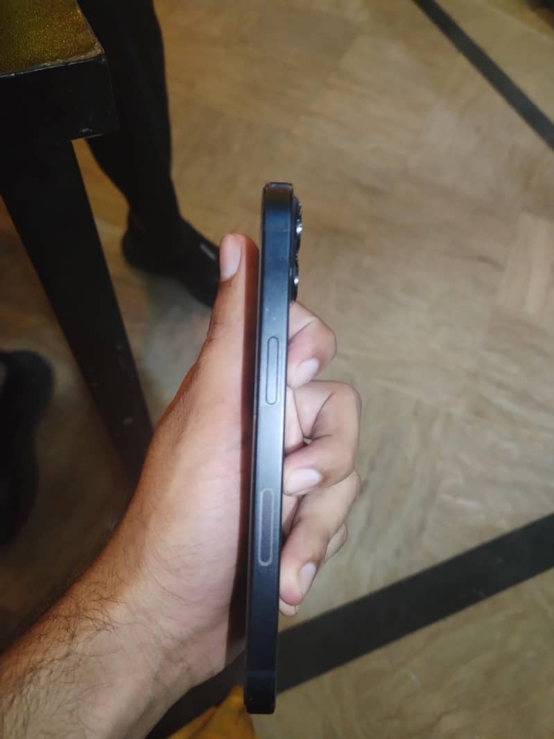 Apple iPhone 13 2