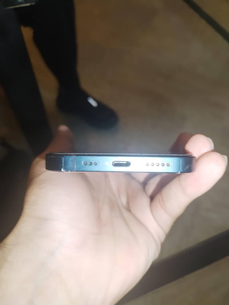 Apple iPhone 13 4