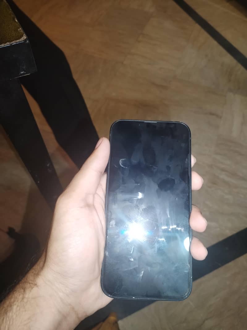 Apple iPhone 13 5