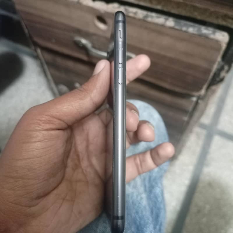 Apple iPhone 8 3