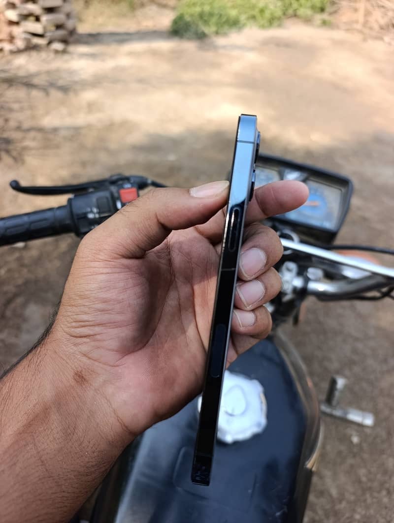 Apple iPhone 12 Pro Max 3