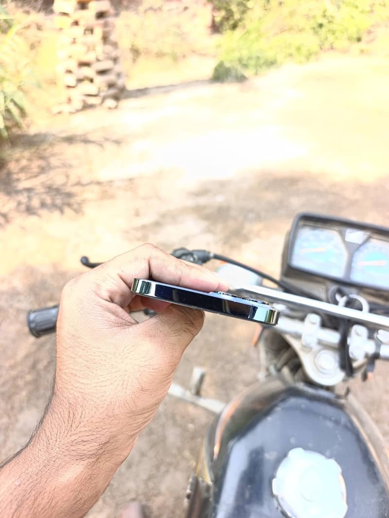 Apple iPhone 12 Pro Max 4