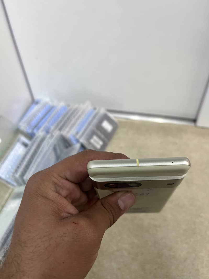 Google Pixel 7 4