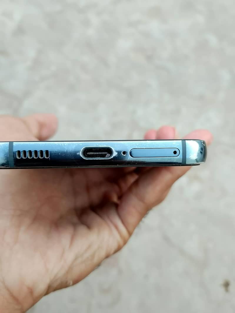 Samsung Mobile S22 1