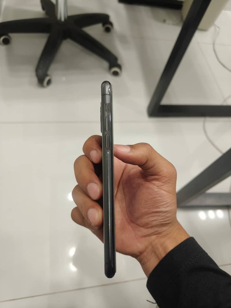 Apple iPhone 11 Pro Max 2
