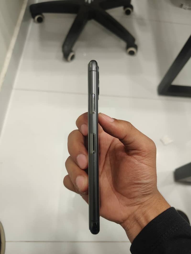 Apple iPhone 11 Pro Max 3