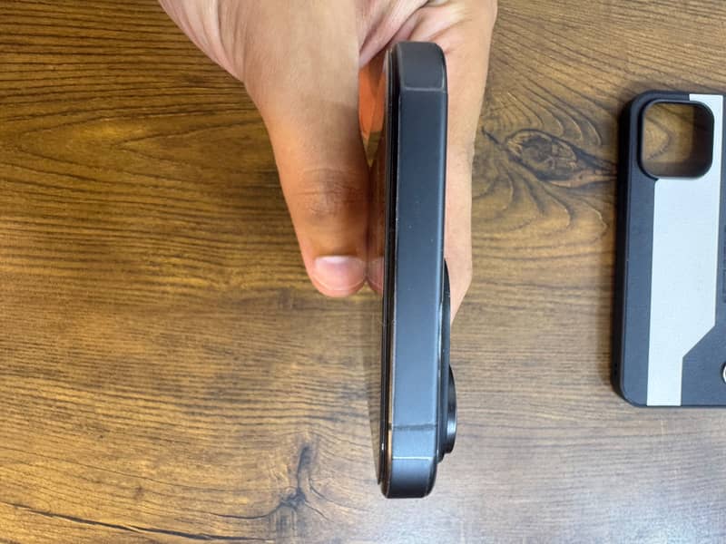 Apple iPhone 15 Pro Max 4