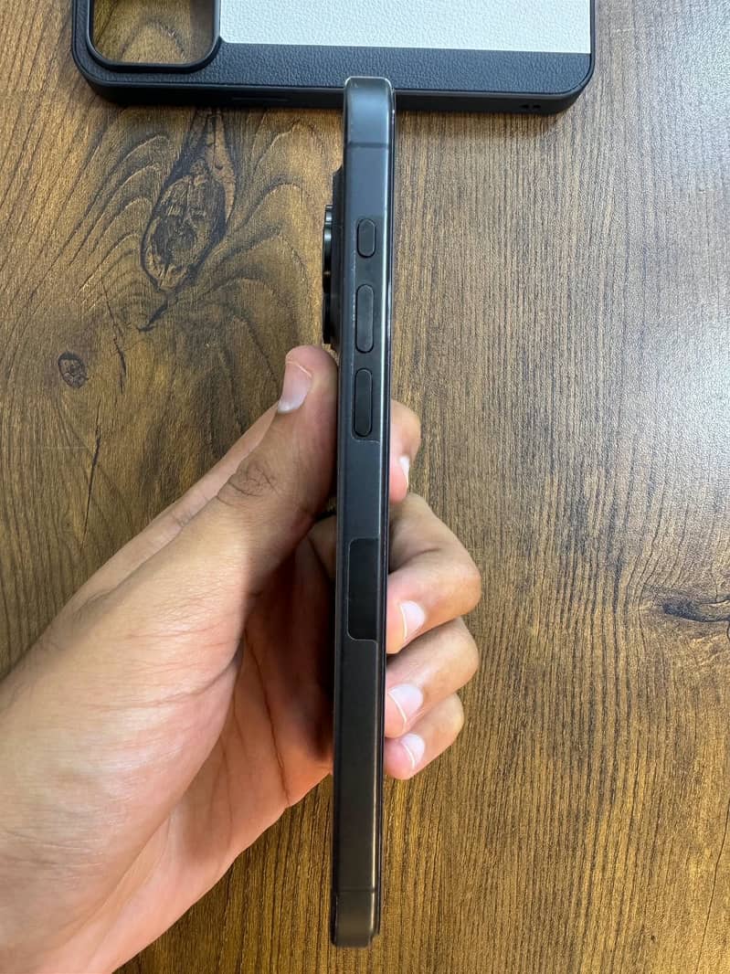 Apple iPhone 15 Pro Max 6