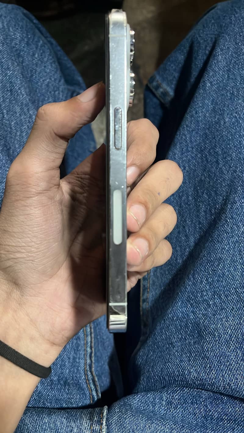 Apple iPhone 14 Pro 2