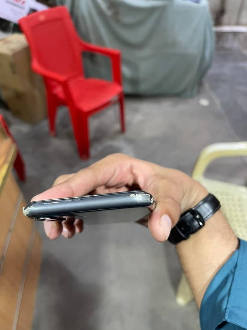 Apple iPhone 11 3