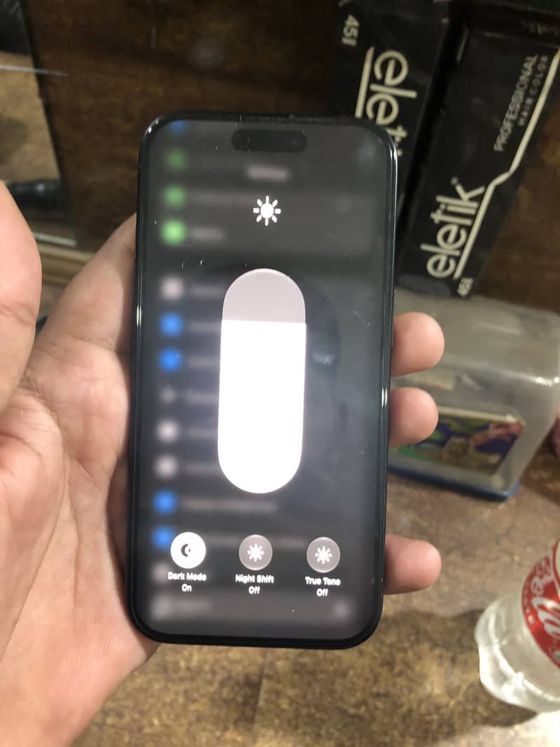 Apple iPhone 16 0