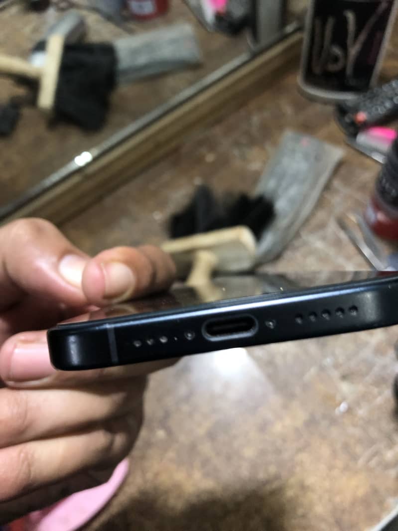 Apple iPhone 16 6