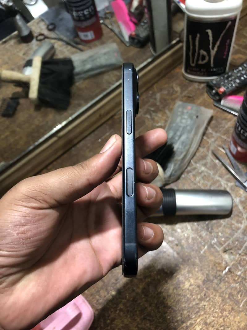 Apple iPhone 16 7