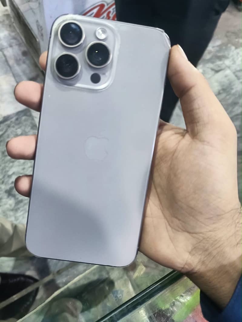 Apple iPhone 15 Pro max 2