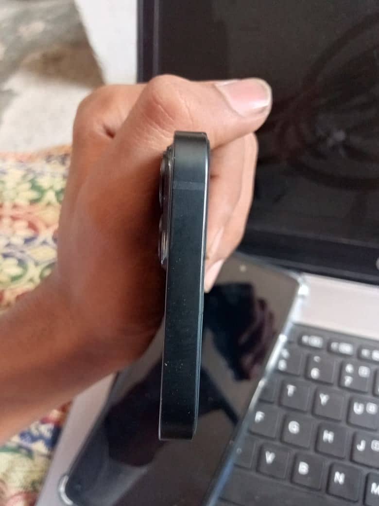 Apple iPhone 13 2
