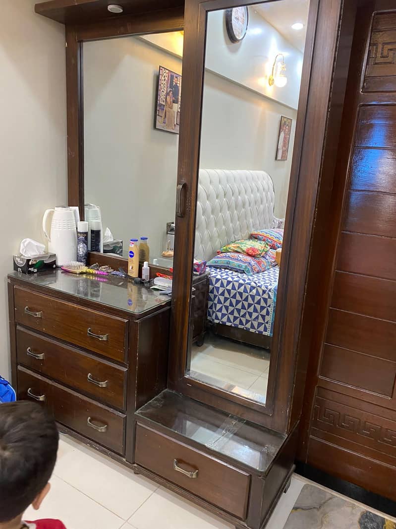 dressing table 0
