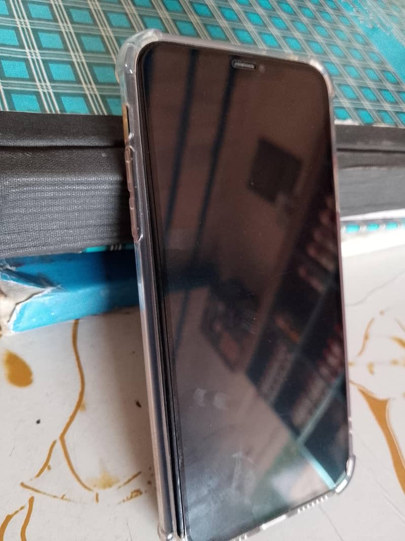 Apple iPhone 11 Pro Max 2