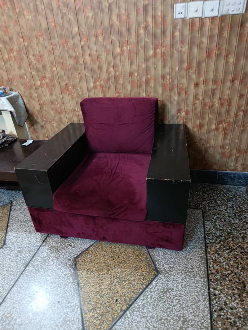 2 single seat sofas in good condition 2