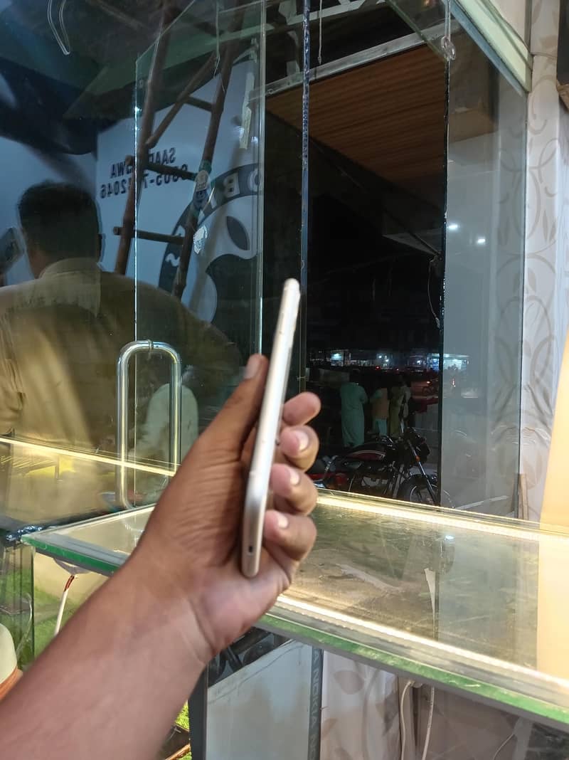 Apple iPhone 11 4