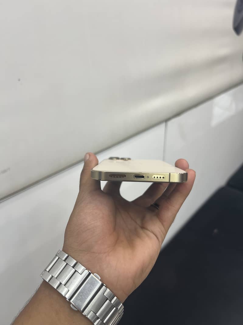 Apple iPhone 12 Pro Max 4