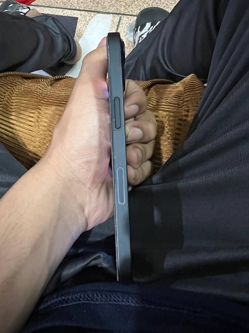 Apple iPhone 13 2