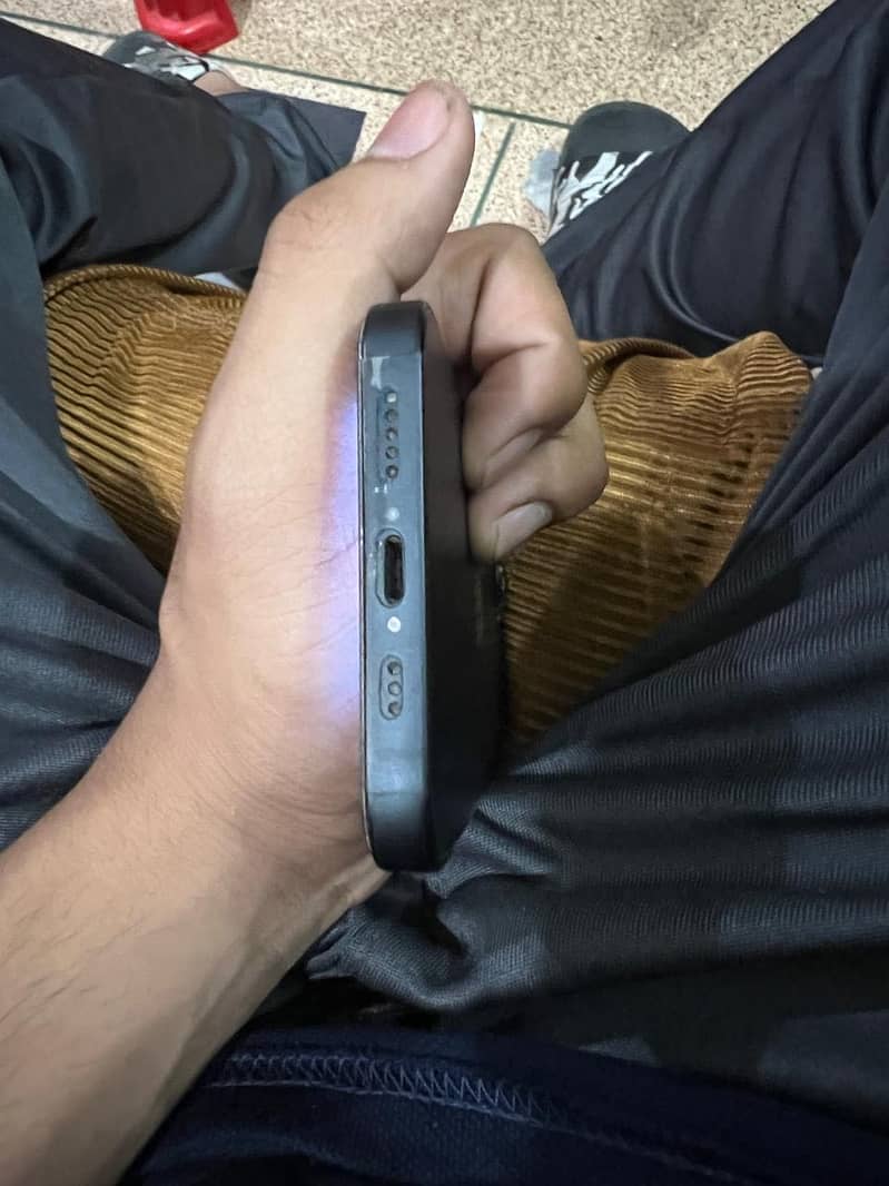 Apple iPhone 13 5