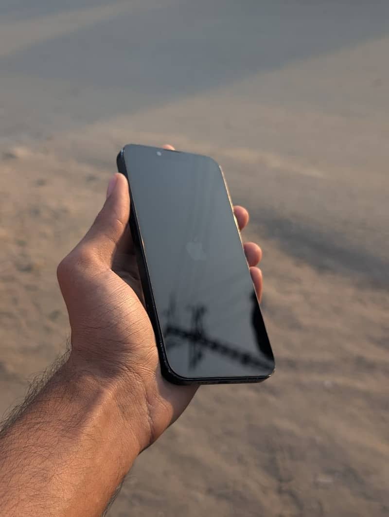 iPhone 13 (Read Description). 2