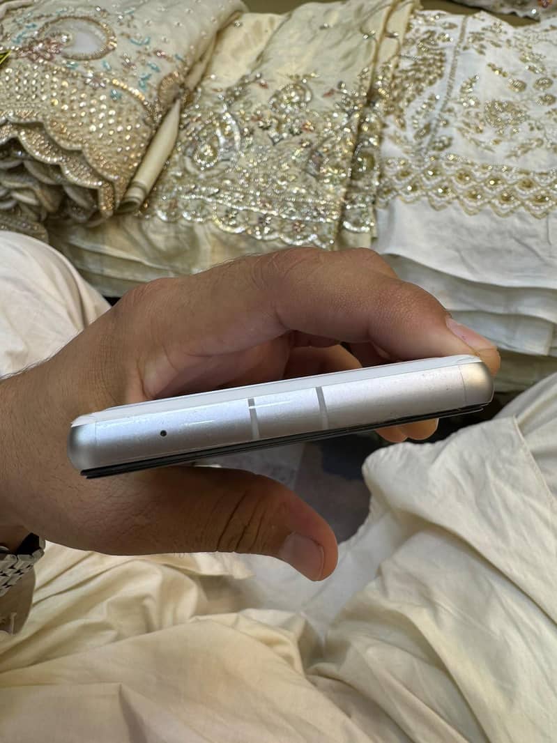 Google Pixel 7 4