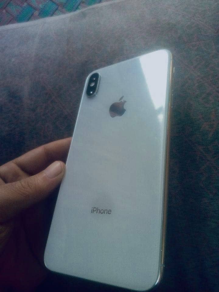 Apple iPhone XS Max 1