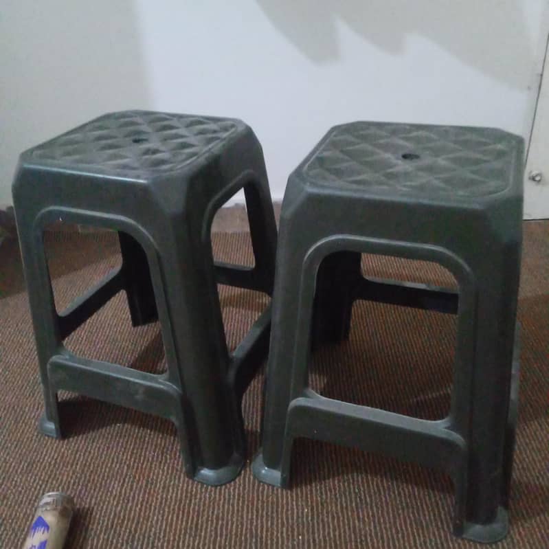plastic stools 0