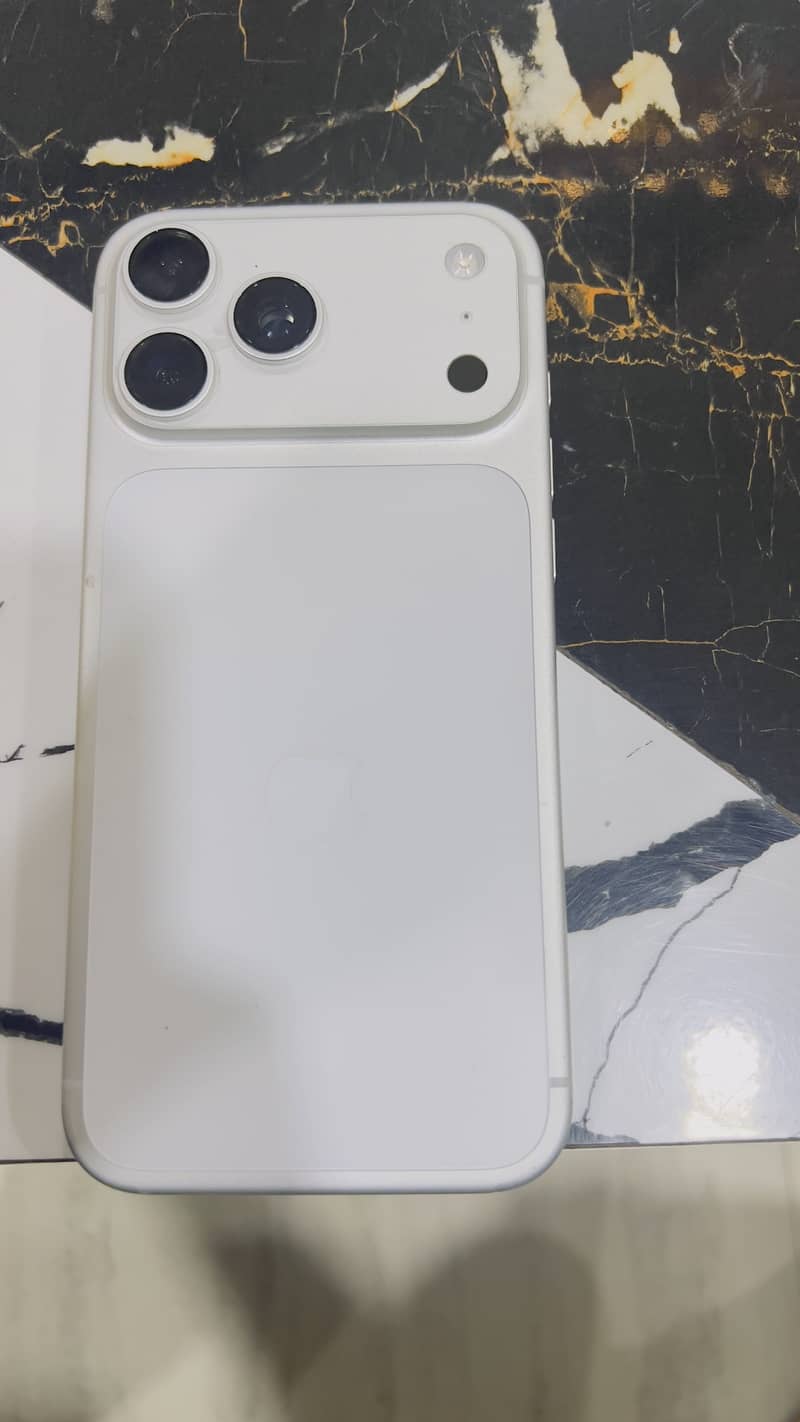 Apple iPhone 17 Pro Max 0