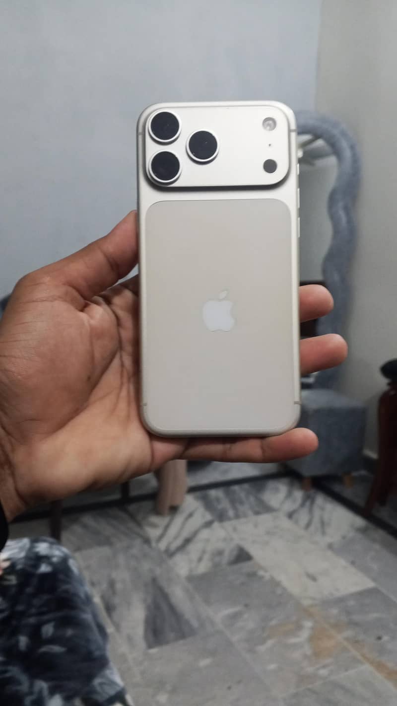Apple iPhone 17 Pro Max 1