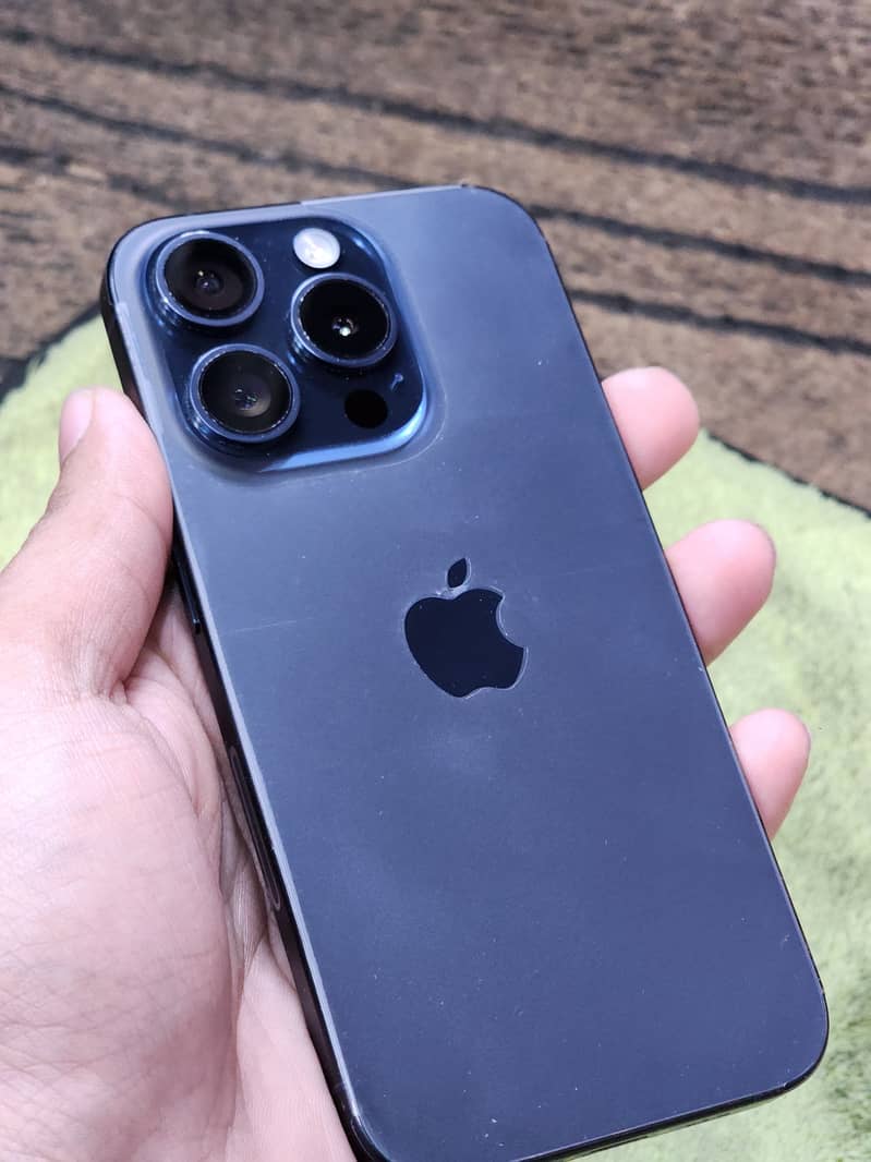 Apple iPhone 15 Pro 0