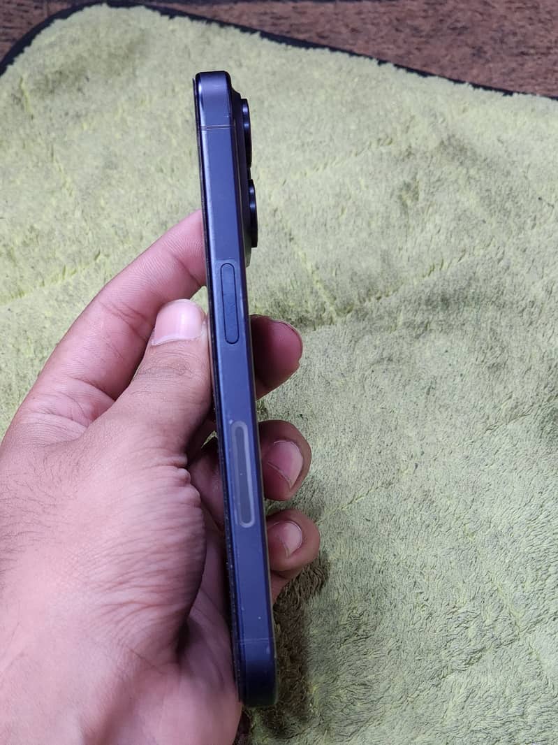 Apple iPhone 15 Pro 4