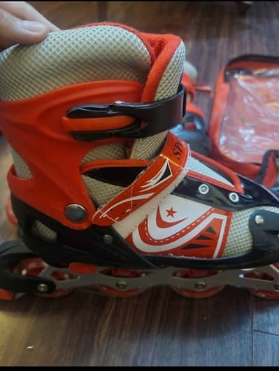selling skates 10/10 condition