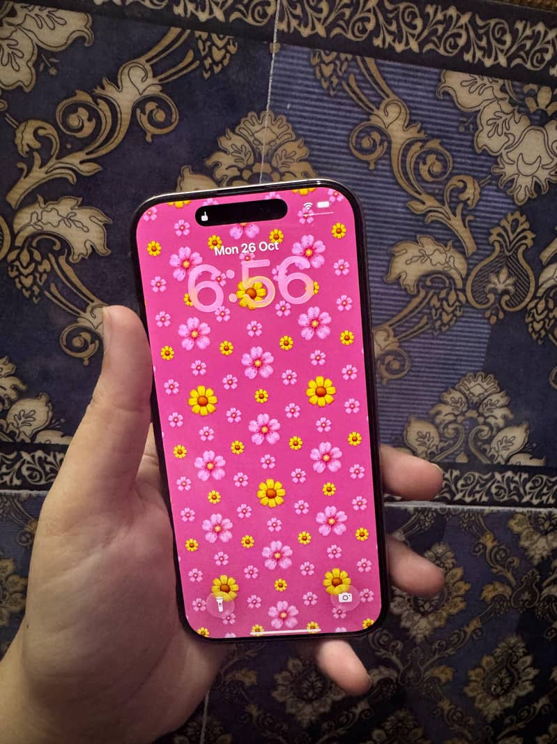 Apple iPhone 16 Pro 1