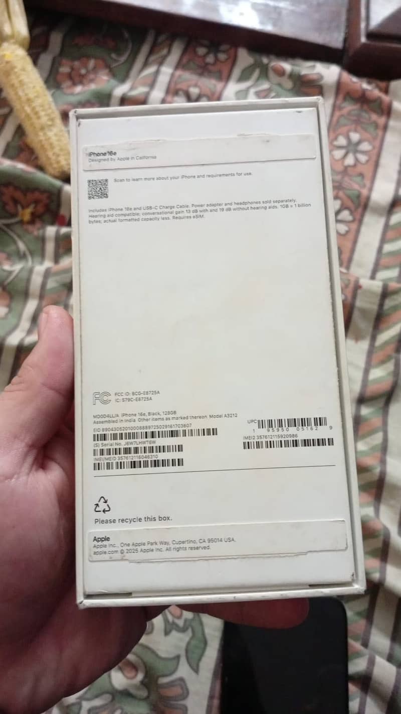 Apple iPhone 16e 5
