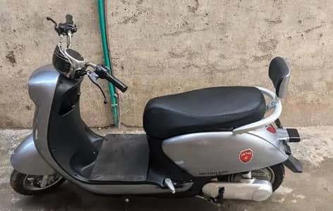 Metro M6 Scooty for sale 03159029180
