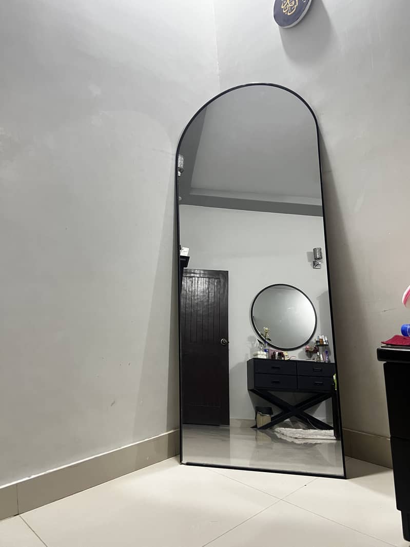 Standing mirror 1