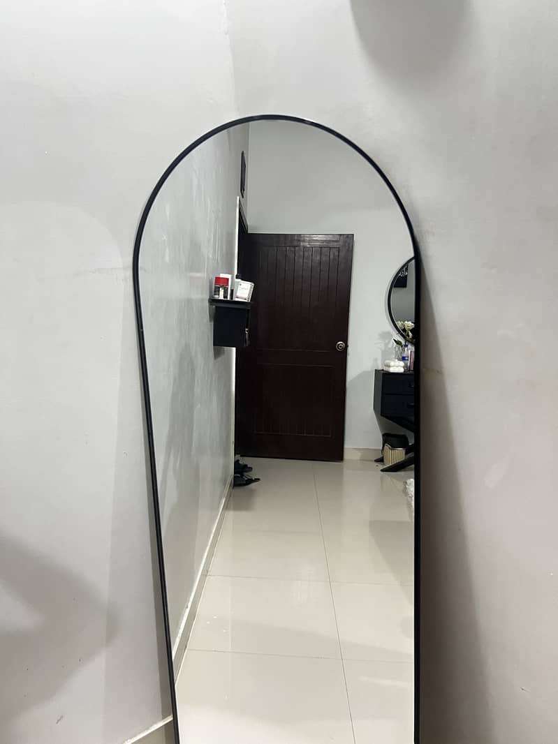 Standing mirror 2