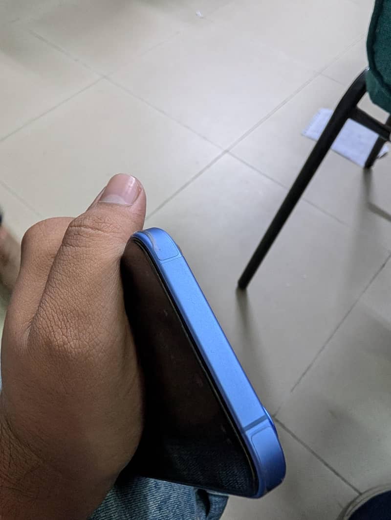 Apple iPhone 16 2