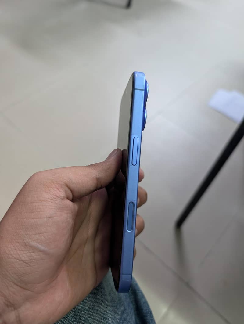 Apple iPhone 16 6
